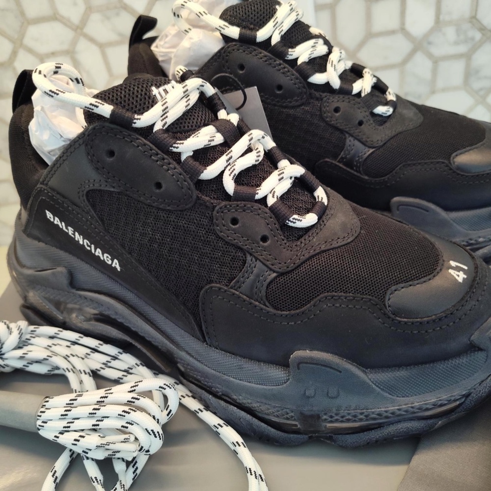 NEW Rare Distressed Look NWT in Box Size 41EU Balenciaga Triple S Triple Black. - Picture 4 of 15